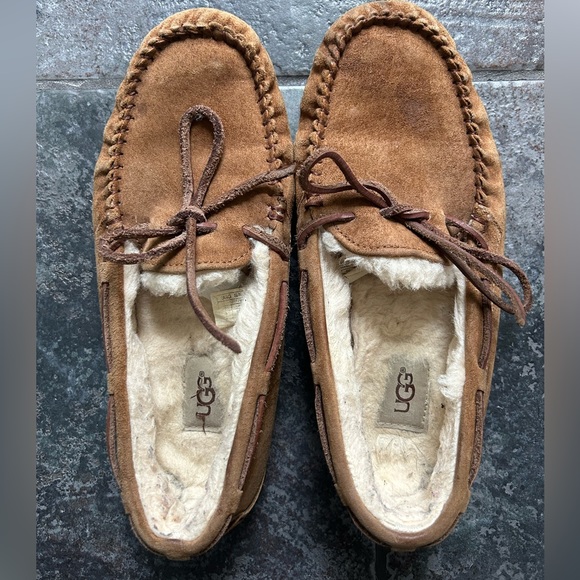 Ugg moccasin slippers - Picture 1 of 3